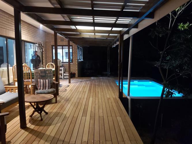 DECKING AND POOL 7
